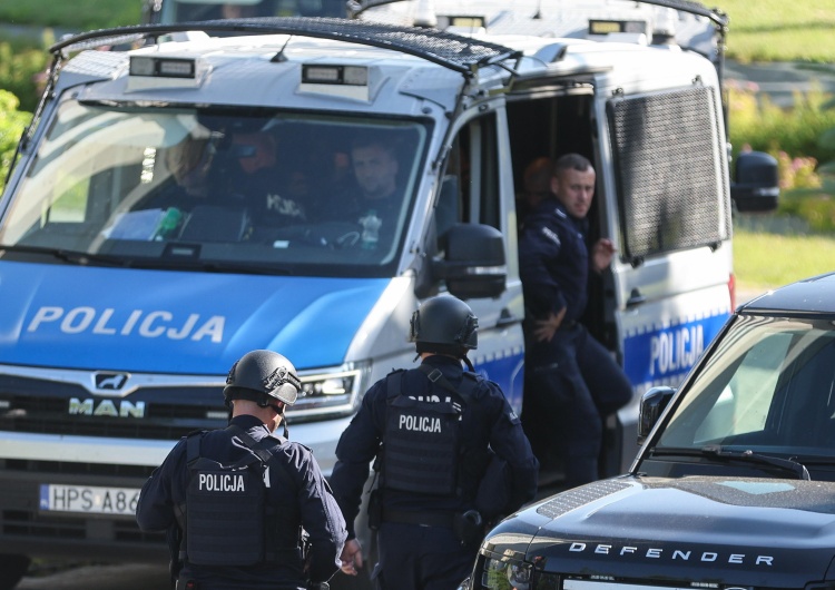 Policja w Starej Wsi Odkrycie w lesie pod Limanową. Znaleziono rzeczy mogące należeć do Tadeusza Dudy