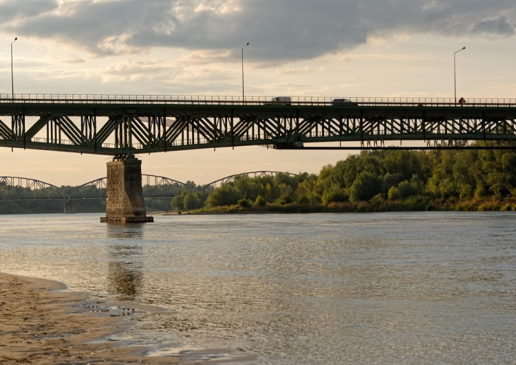 Wisła w Warszawie Rekordowo niski poziom wód. Wisła i Narew z historycznymi spadkami