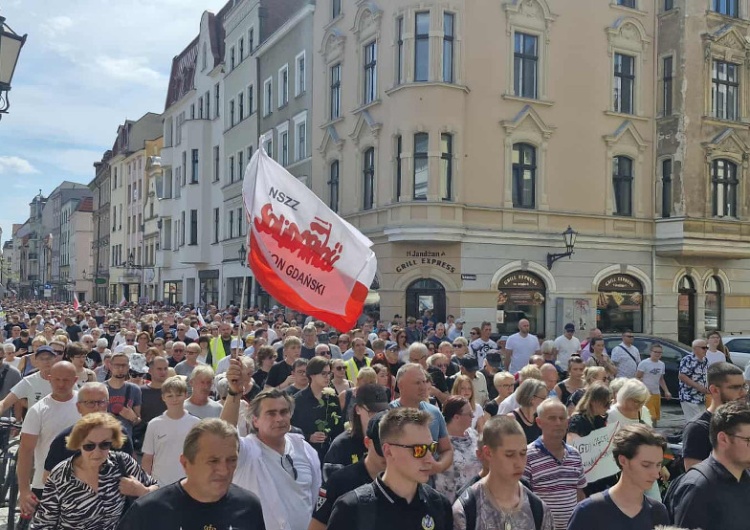 Marsz Milczenia w Toruniu Toruń: Marsz Milczenia po zabójstwie 24-letniej Klaudii