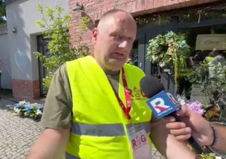 Niemiec z granicznego miasta Guben, który wstąpił do Ruchu Obrony Granic Niemiec w koszulce Ruchu Obrony Granic: Winni są Merkel i Tusk