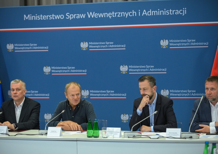 Sztab kryzysowy z premierem Intensywne opady w Polsce. W ministerstwie sztab kryzysowy z udziałem premiera