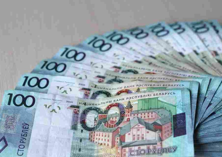 Białoruskie ruble (zdj. ilustracyjne) Niepokojące informacje z banków u sąsiadów. Znikają pieniądze z prywatnych kont
