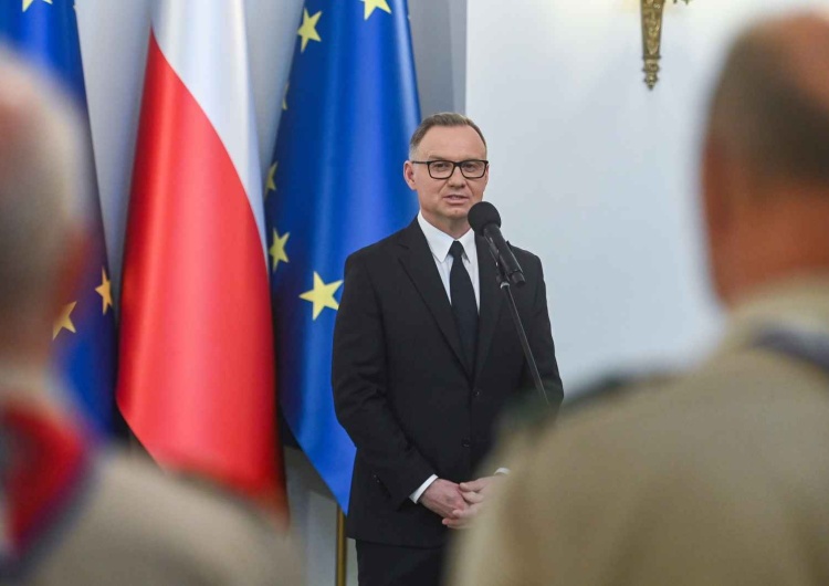Andrzej Duda Andrzej Duda odniósł się do słów ws. kary za zdradę. Przypomniał, kto wcześniej mówił o wieszaniu
