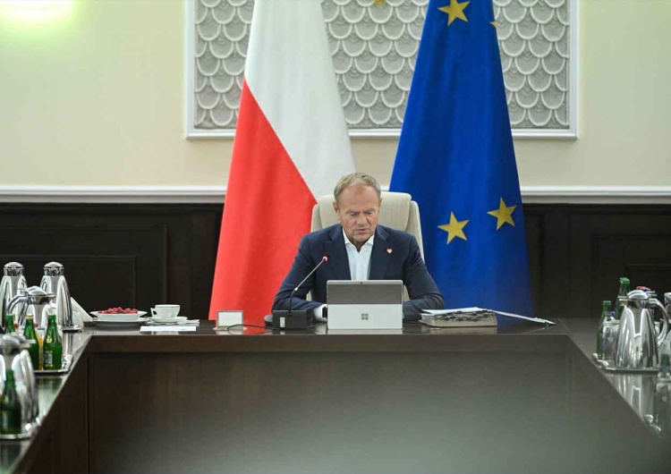 Kancelaria Premiera Donalda Tuska Niepokojąca sytuacja przed Kancelarią Premiera. Interweniowały służby