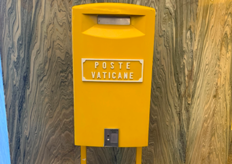 Poste Vaticane Strumień listów do Papieża zalewa Watykan. Niewiarygodna liczba wiadomości
