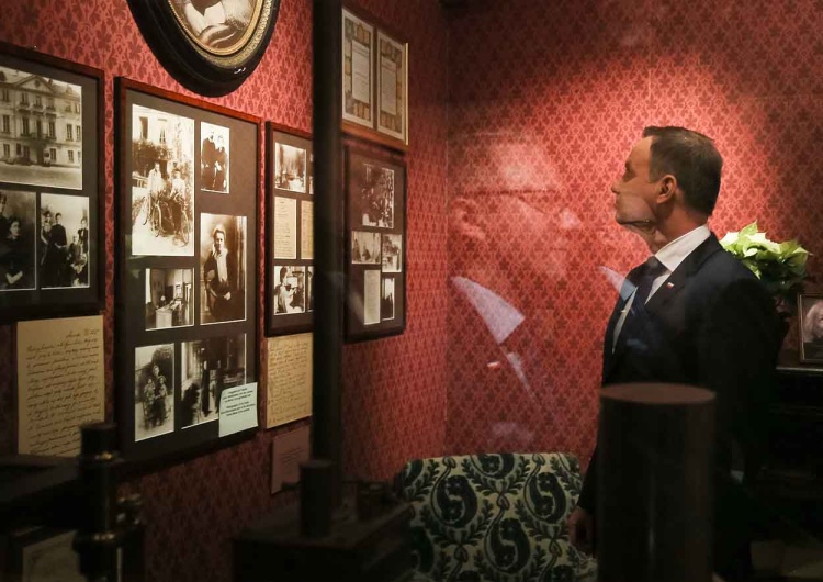 Prezydent Andrzej Duda zwiedzający Muzeum Polskie w Rapperswilu w 2016 roku Muzeum Polskie w Rapperswilu zamieniono w restaurację