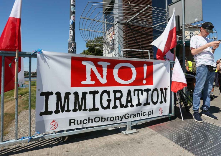 Baner Ruchu Obrony Granic w Słubicach Z mostu granicznego w Słubicach zdjęto banery Ruchu Obrony Granic