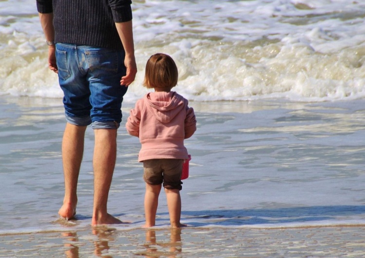 plaża W kąpieliskach nad Zatoką Gdańską wykryto mazut