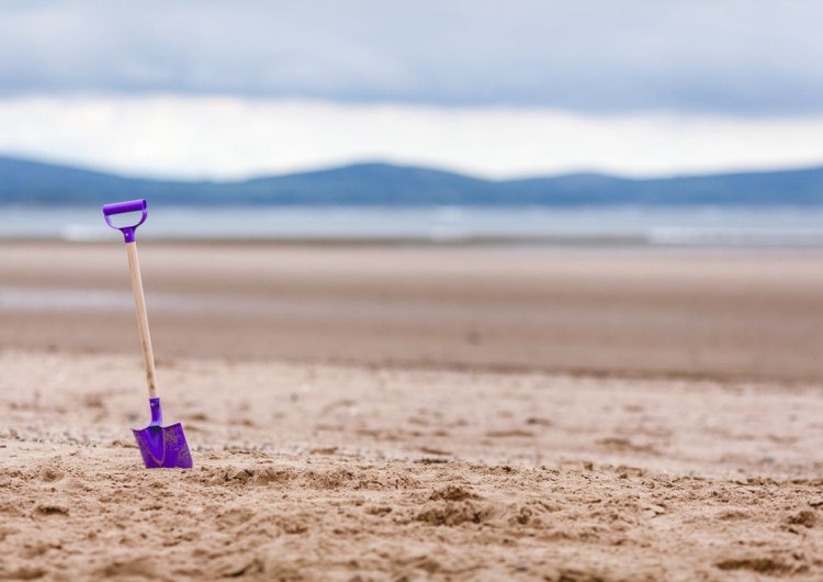 plaża Nastolatek wykopał dół na plaży. Zginął zasypany piaskiem