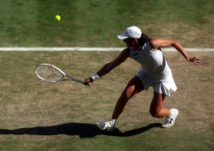 Iga Świątek Iga Świątek zdemolowała rywalkę w pierwszym secie finału Wimbledonu