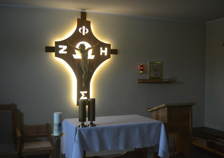 Krzyż ten umieszczony jest w Pionkach w kaplicy Betanii Ruchu Światło - Życie diecezji radomskiej Bp nominat Krzysztof Dukielski: wyrosłem w Ruchu Światło Życie
