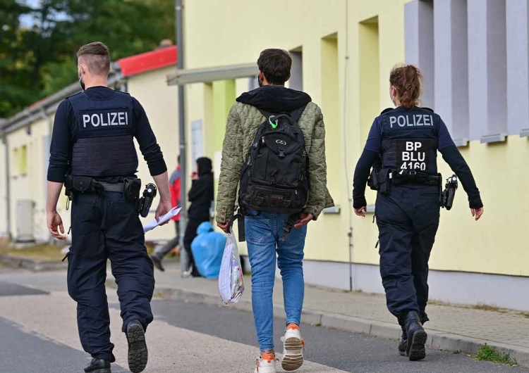 W pierwszym półroczu 2025 r. Niemcy odesłali do Polski blisko 900 imigrantów WP: Jednak przyjęto od Niemiec więcej imigrantów. Są dane