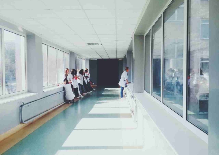 Pod nadzorem epidemiologicznym jest już 85 osób, w tym personel medyczny Przypadek cholery w Polsce. Nowe informacje
