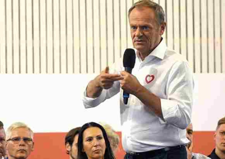 Donald Tusk Możliwa rezygnacja Tuska? Politolog: