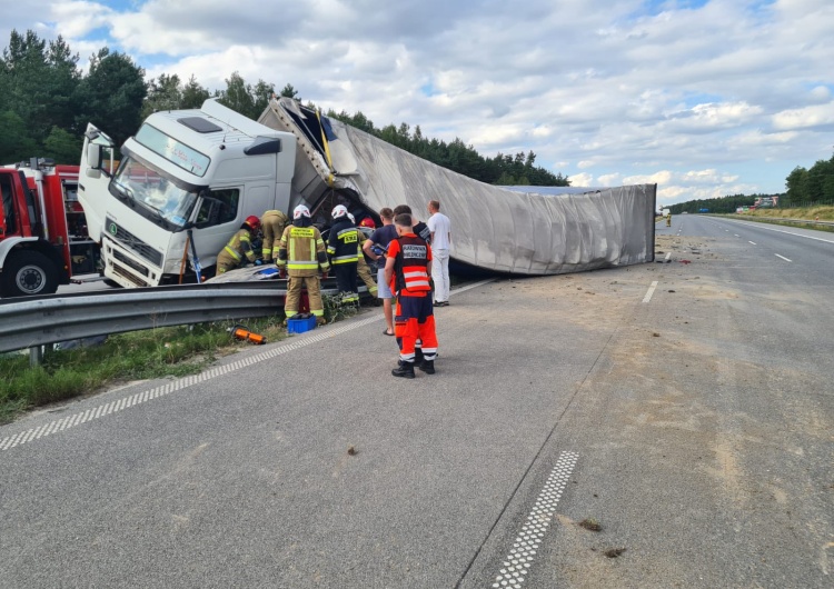 autostrada A1 Dramatyczny wypadek na A1. Ciężarówka przewróciła się na auto z dzieckiem