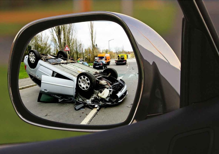 Zdj. ilustracyjne Tragedia na S7. Osobowe auto z rodziną wjechało w parkującą ciężarówkę