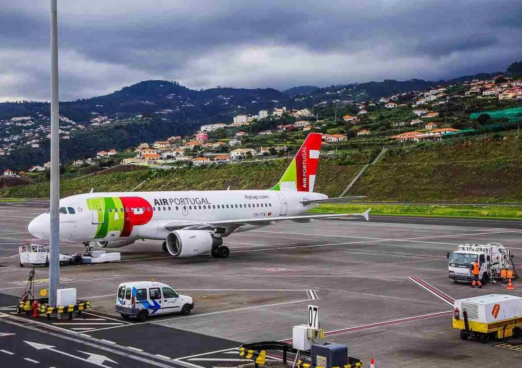 Lotnisko w Funchal na Maderze Chaos na lotniskach w Portugalii: polscy turyści wśród poszkodowanych