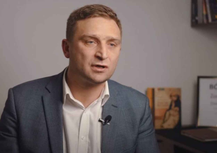 Robert Bąkiewicz, prezes stowarzyszenia Marsz Niepodległości Robert Bąkiewicz usłyszy zarzuty. Komunikat prokuratury
