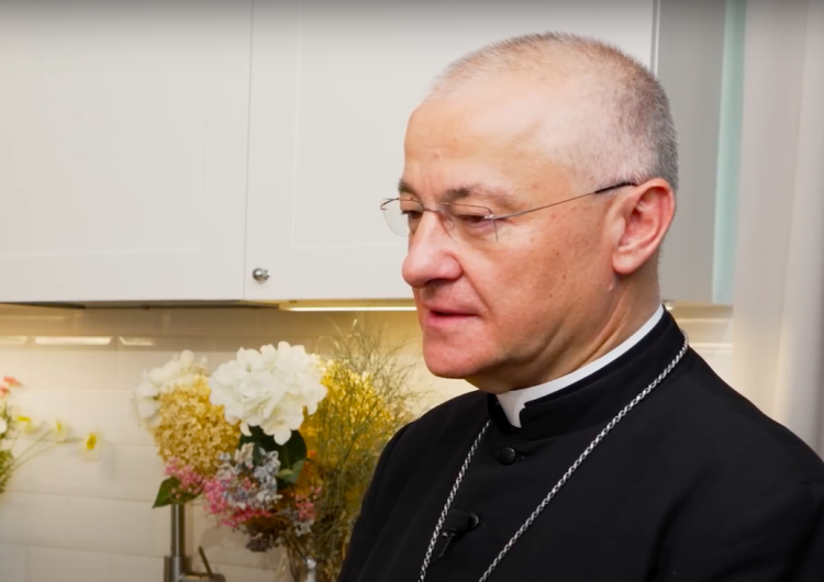 bp Artur Ważny Sosnowiec: Krzyż i figura Chrystusa zostały całkowicie strzaskane