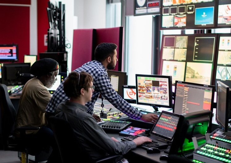 studio telewizyjne Niemcy przerażeni możliwością przejęcia niemieckiej telewizji przez Włochów