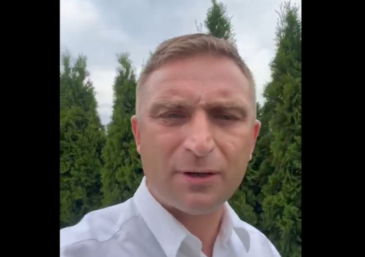 Komornik zajął konto Roberta Bąkiewicza. Chodzi o świadczenie na rzecz
