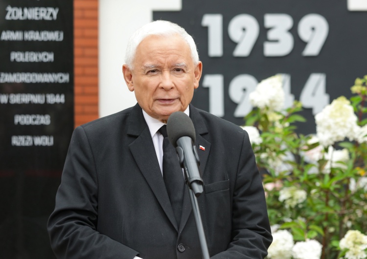 Jarosław Kaczyński - Obchody 81. rocznicy wybuchu Powstania Warszawskiego „Największy patriotyczny czyn narodu” Prezes PiS oddał hołd bohaterom