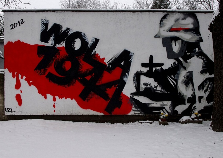 Mural upamiętniający Powstanie Warszawskie na Woli na ul. Wolskiej w Warszawie Marcin Bąk: Powstańcze murale