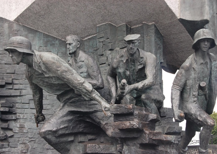 Pomnik Powstania Warszawskiego Ludwik Pęzioł: Czy młoda prawica nie lubi powstań?