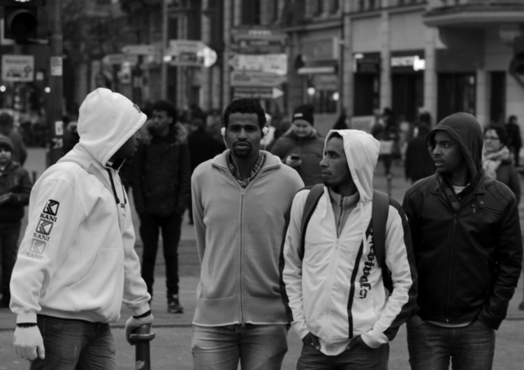 Imigranci / zdjęcie poglądowe Przygraniczna niemiecka Brandenburgia planuje budowę nowych ośrodków dla imigrantów