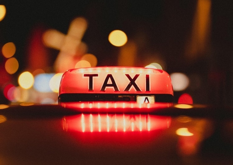 Taxi - zdjęcie poglądowe Solidarność Taksówkarzy i PiS apelują o pilne rozpatrzenie projektu ws. bezpieczeństwa w taksówkach