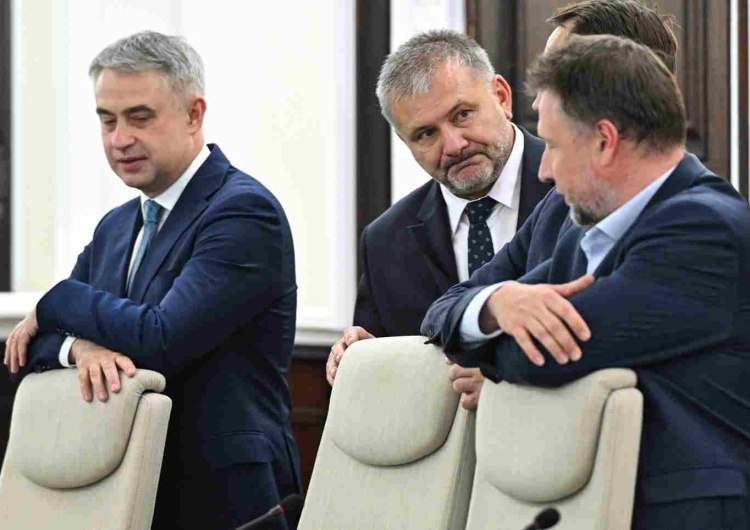 Na zdjęciu w środku Prokurator Generalny Waldemar Żurek 