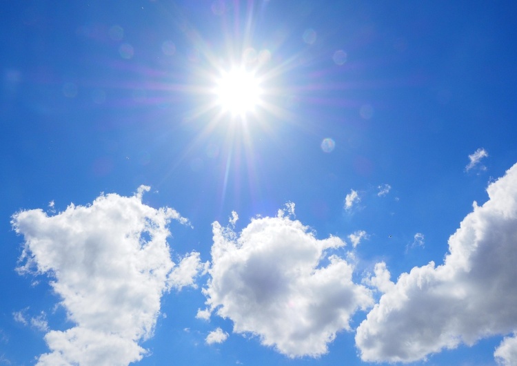 Słońce za chmurami Ostrzeżenie meteorologiczne. Jest komunikat IMGW