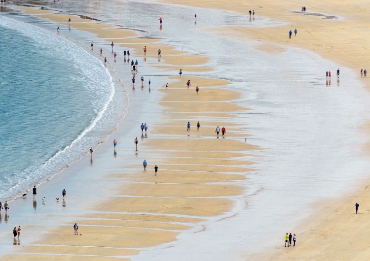 Plaża we Włoszech / zdjęcie ilustracyjne Włosi uciekają z płatnych plaż. Wolne strefy pękają w szwach