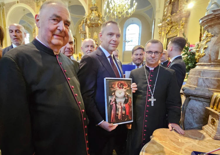 Prezydent Nawrocki i bp Bryl Prezydent Nawrocki modlił się przed obrazem św. Józefa w Kaliszu