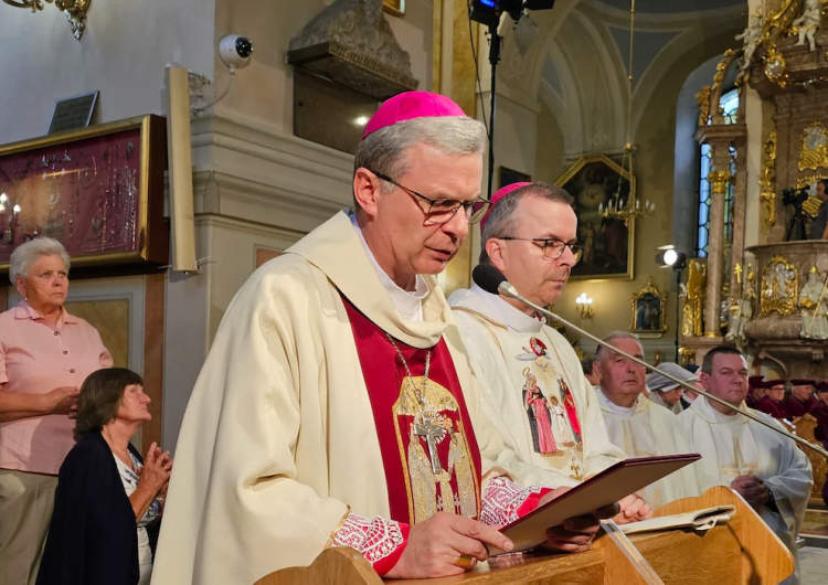 Od lewej: bp Tadeusz Bronakowski, bp Damian Bryl Apel z Sanktuarium św. Józefa: Bądźmy apostołami trzeźwości
