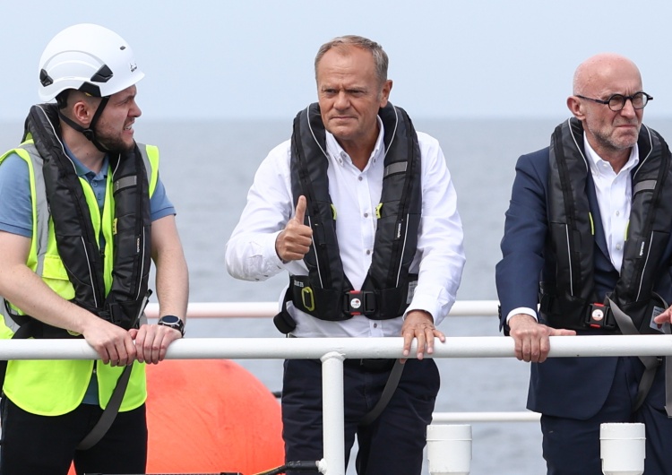 Donald Tusk Michał Ossowski: Rząd nie ma pieniędzy na wyższą płacę minimalną. Na klub dla swingersów kasa z KPO się znalazła