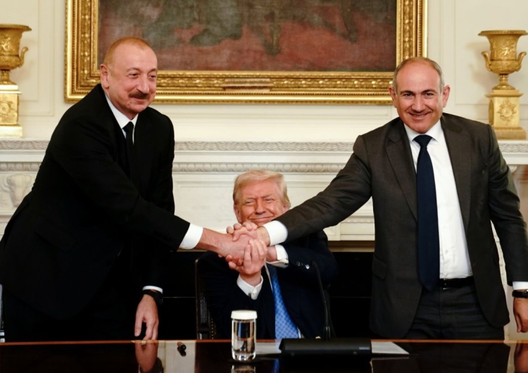 Ilham Alijew, Donald Trump, Nikol Paszynian Donald Trump doprowadził do podpisania pokojowej deklaracji pomiędzy prezydentami Armenii i Azerbejdżanu
