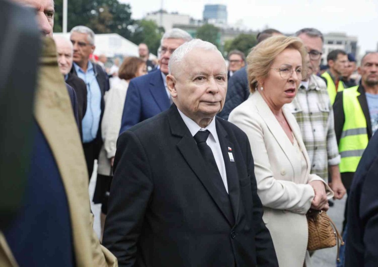 Jarosław Kaczyński podczas uroczystości smoleńskich Jarosław Kaczyński o KPO: „Koryto Platformy Obywatelskiej”