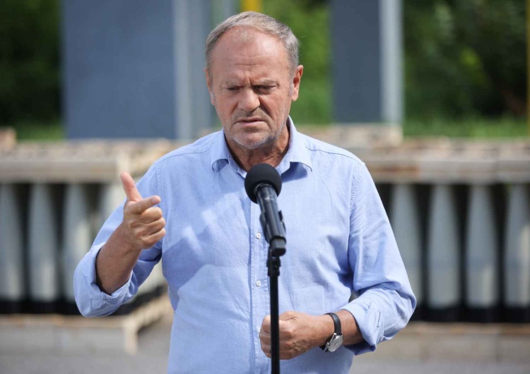 Donald Tusk Afera KPO. Należące do Ringier Axel Springer Politico: Ból głowy kruchej koalicji
