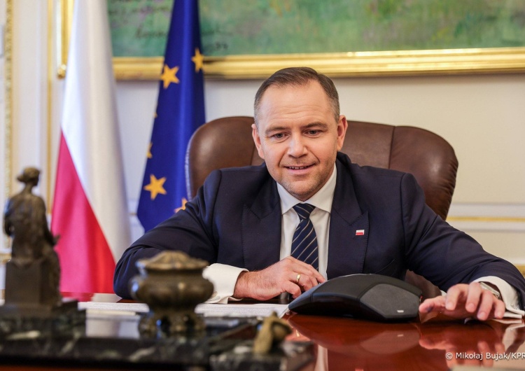 Karol Nawrocki Karol Nawrocki reprezentował Polskę podczas wideorozmowy z udziałem Donalda Trumpa