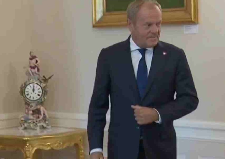 Donald Tusk w Pałacu Prezydenckim Żukowska poucza Tuska, jak powinien się zachować w Pałacu Prezydenckim