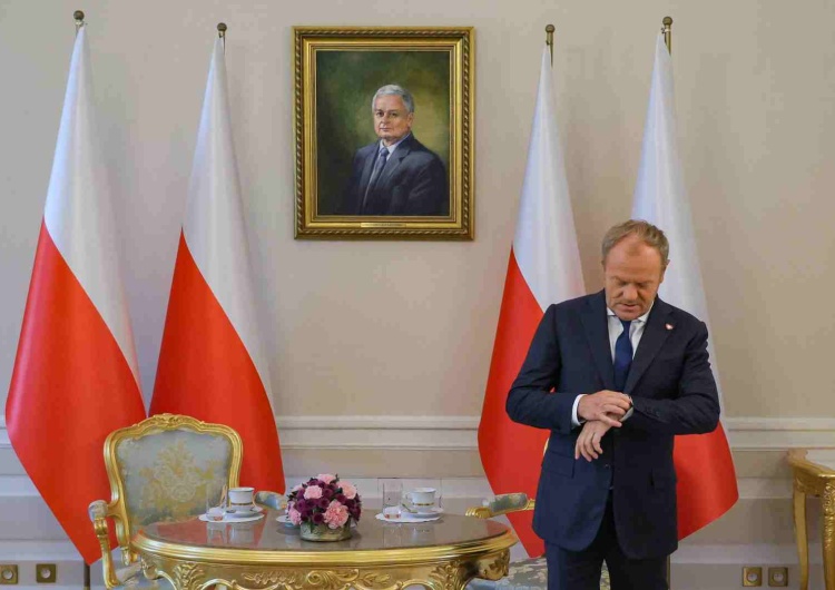 Donald Tusk w Pałacu Prezydenckim Żukowska poucza Tuska, jak powinien się zachować w Pałacu Prezydenckim