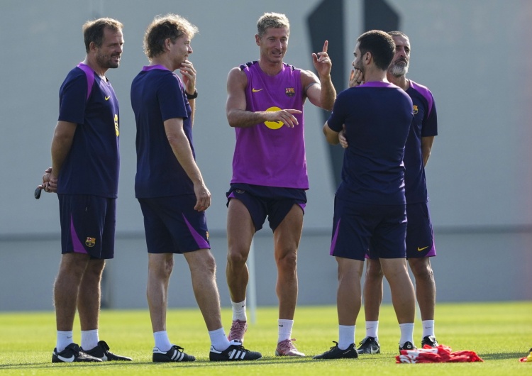 Robert Lewandowski na treningu drużyny w Joan Gamper Sports City w Sant Joan Despi w Barcelonie Lewandowski wraca po kontuzji. Nagranie z Barcelony obiegło sieć
