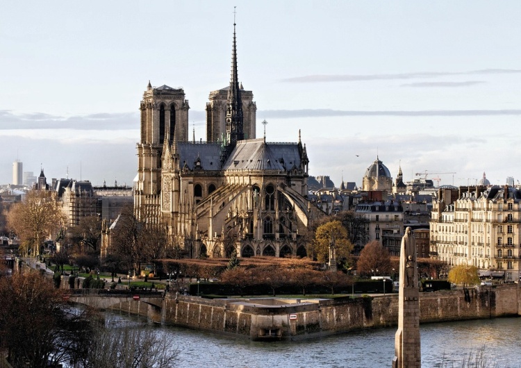 Katedra Notre-Dame Pierwsze obchody Wniebowzięcia NMP w odbudowanej katedrze Notre-Dame
