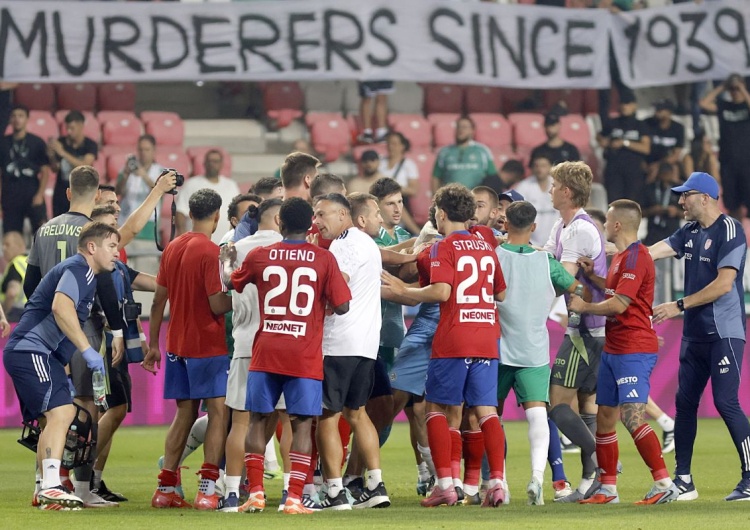 Mecz w Debreczynie Izraelskie media: Skandal na stadionie w Debreczynie to wina Polaków