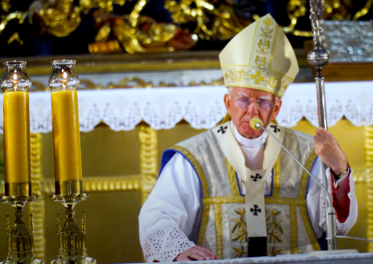 abp Marek Jędraszewski w bazylice Mariackiej w Krakowie Abp Jędraszewski: Chce się z nas utworzyć masę podatną na to, co zdecydują neomarksiści z Brukseli
