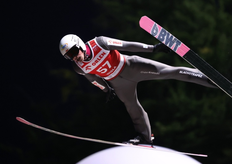 Polak Piotr Żyła podczas konkursu Letniej Grand Prix w skokach narciarskich w Wiśle Polacy bez podium w Wiśle. Żyła o krok od najlepszej trójki