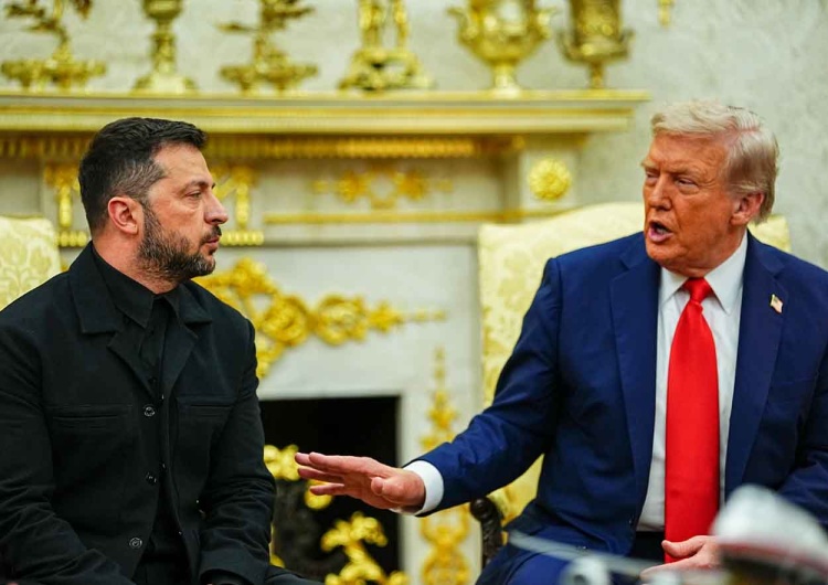 Wołodymyr Zełenski i Donald Trump Zełenski wyciągnął list.