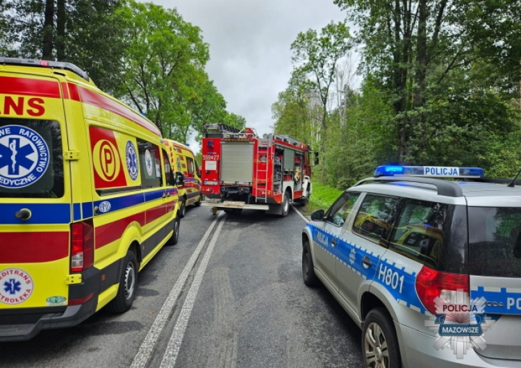 Policja i karetka pogotowia Niepokojące dane policji. Tysiące pijanych kierowców na drogach
