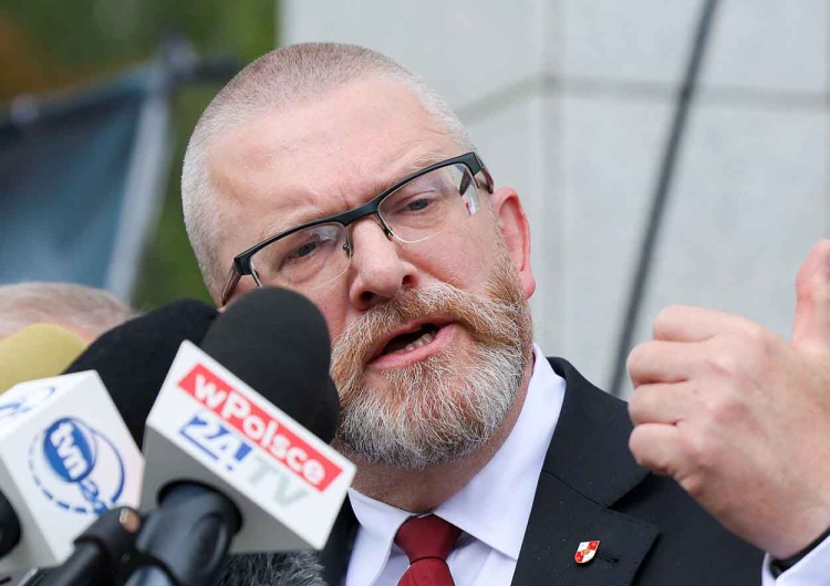 Partia Grzegorza Brauna zanotowała duży spadek poparcia w badaniu CBOS Złe wieści dla Brauna. Nowy sondaż CBOS